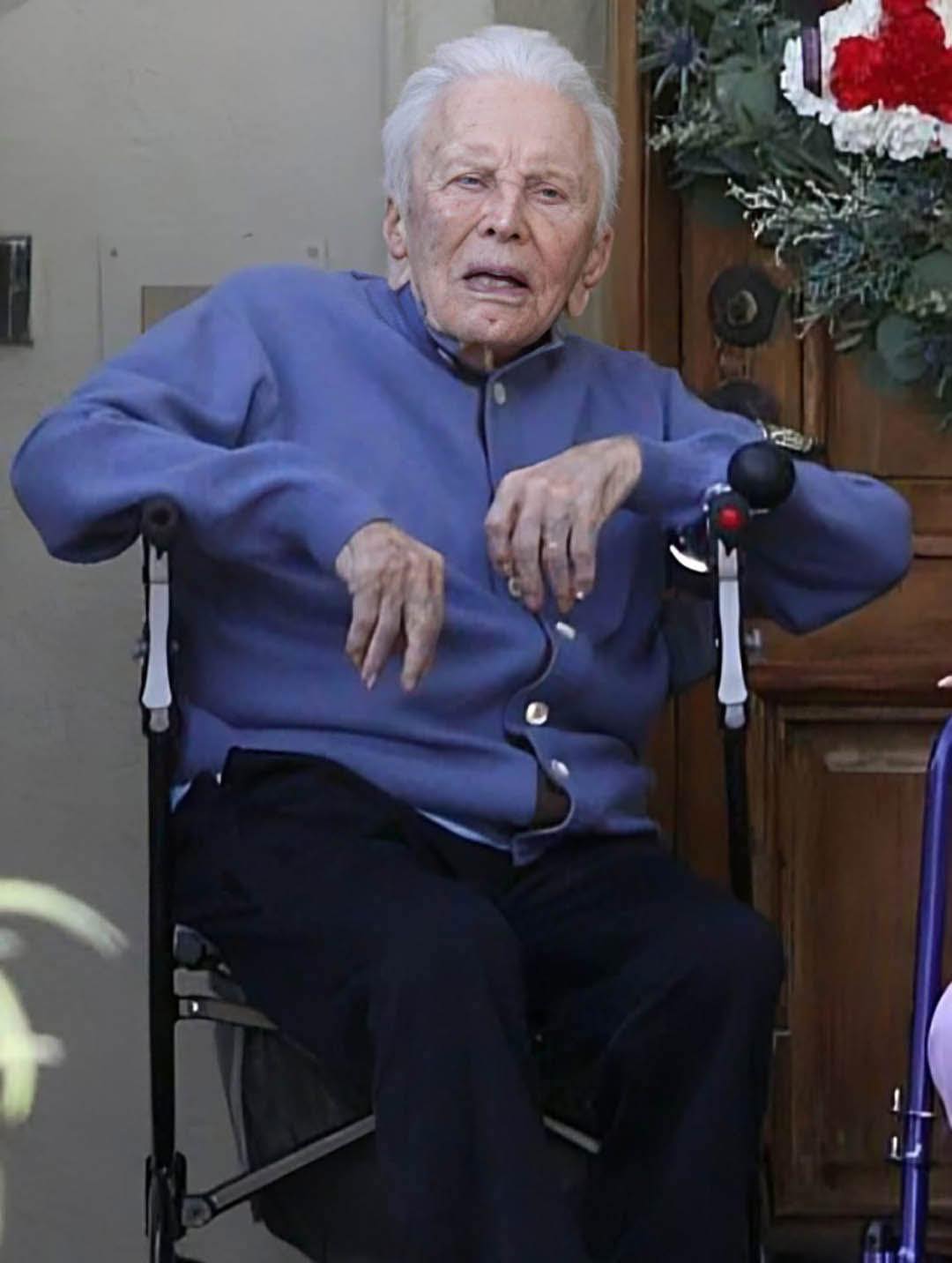 Haben Sie ihn erkannt? Eine der größten Hollywood-Legenden lebte ein ebenso langes wie beeindruckendes Leben