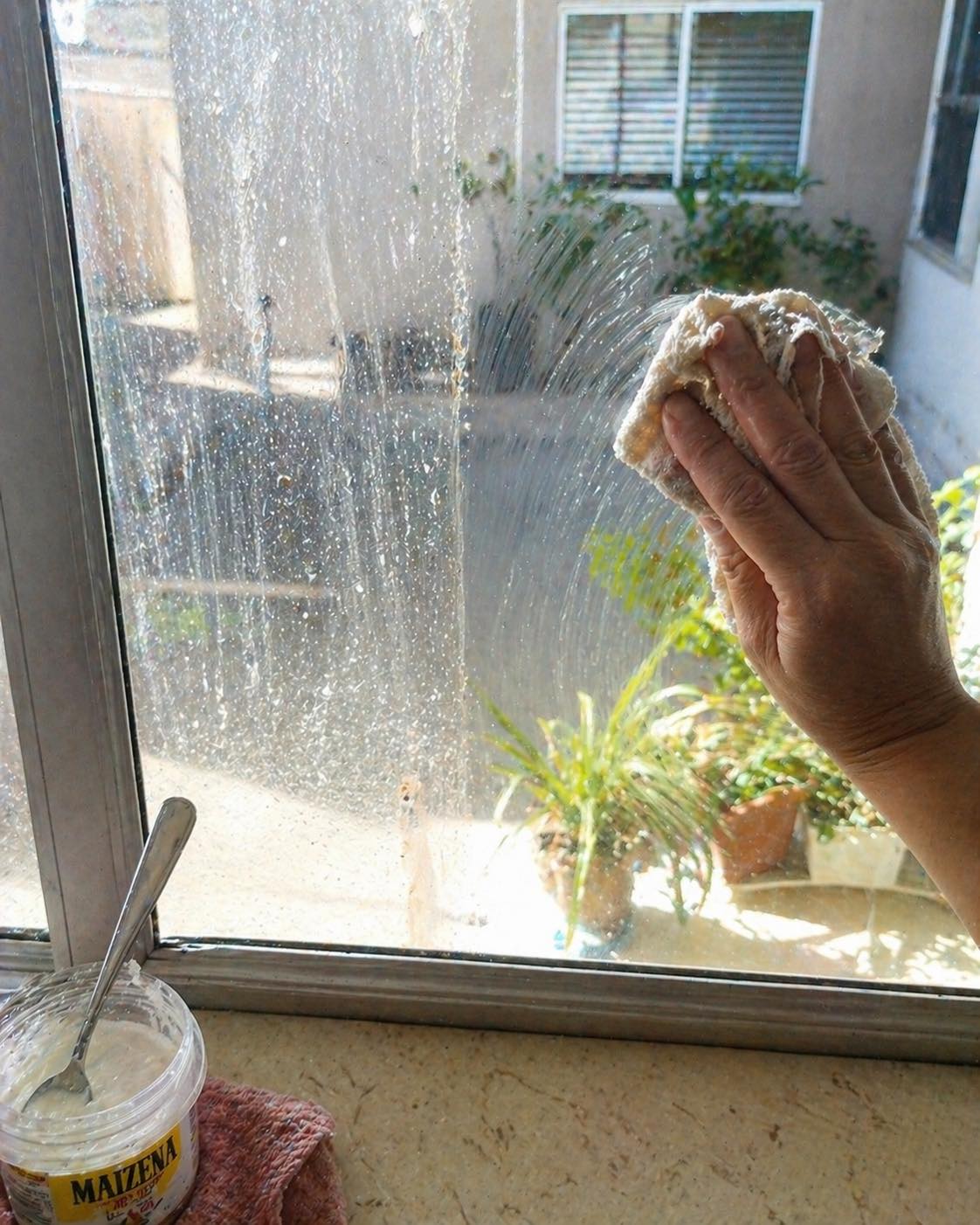 Reinigen Sie Ihre Fenster mit Maizena – sie werden strahlen!