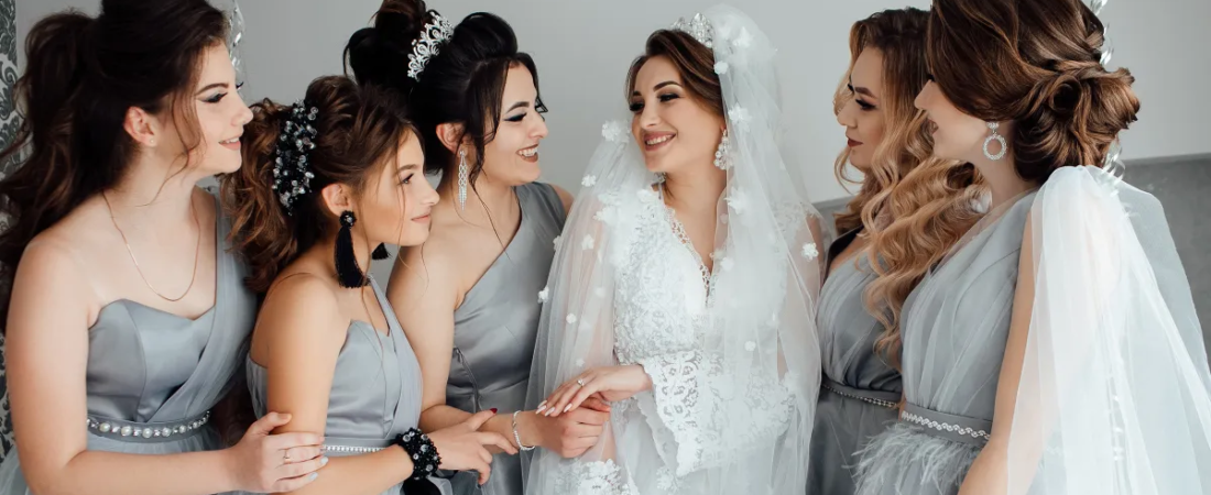 MY BRIDESMAIDS WERE SECRETLY PASSING SOMETHING TO MY HUSBAND AT OUR WEDDING – BY THE END OF THE NIGHT, HE ENDED EVERYTHING.