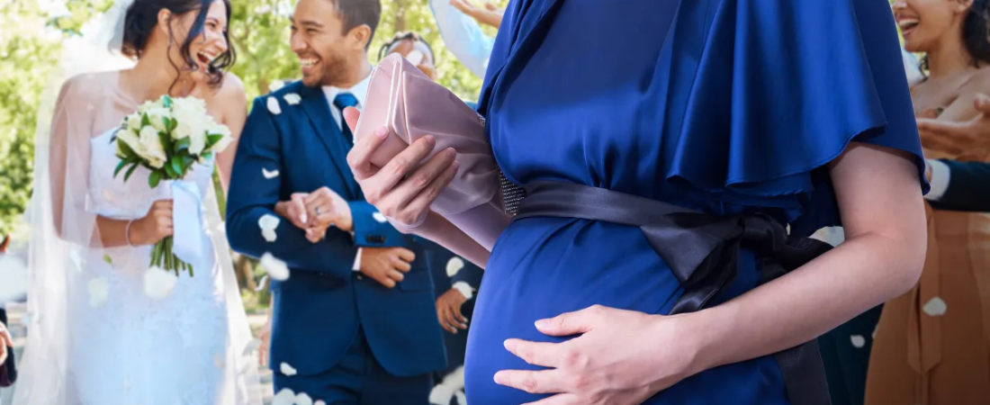 Descubrí a la esposa de mi hermano escondiendo mi regalo de bodas bajo su vestido — Lo que ocultaba me hizo cuestionar mi matrimonio.