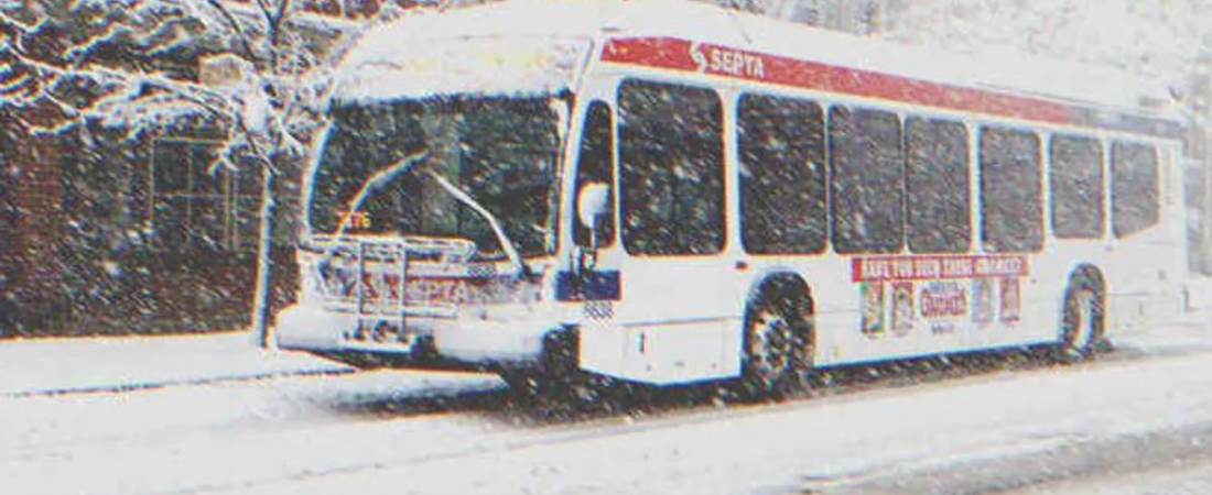 BUS DRIVER KICKS AN ELDERLY WOMAN OUT INTO THE COLD AND SEES HER PHOTO FRAMED AT HIS FIANCÉE’S HOUSE — STORY OF THE DAY.