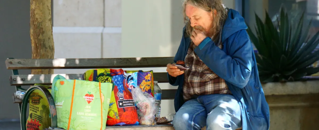 I PAID FOR A HOMELESS MAN’S GROCERIES — THE NEXT DAY, HE GREETED ME AS THE CEO IN MY JOB INTERVIEW