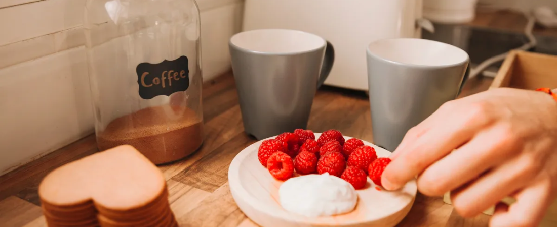 Single Dad of Two Girls Wakes Up to Find Breakfast Already Made.