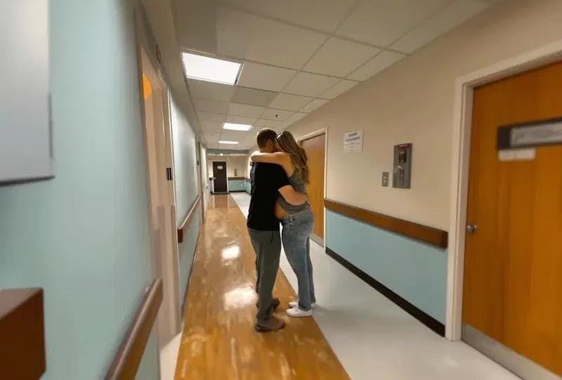 Ich ging zu einer Ultraschalluntersuchung, aber als ich meinen Mann mit einer schwangeren Frau sah, wusste ich, dass ich ihnen heimlich folgen musste