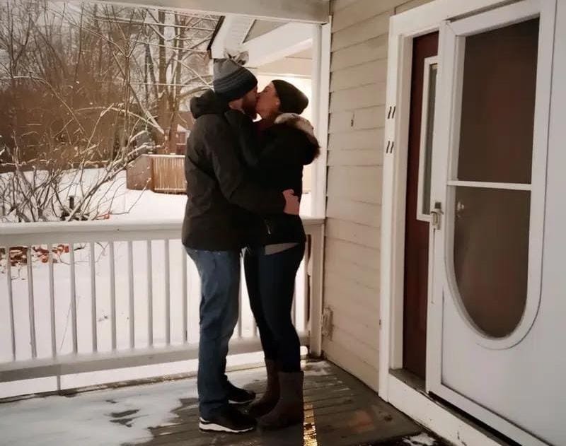 Ich hörte, wie die Tochter meiner Nachbarin und mein Mann über ihre Affäre sprachen – anstatt eine Szene zu machen, lud ich sie am nächsten Tag zu uns nach Hause ein