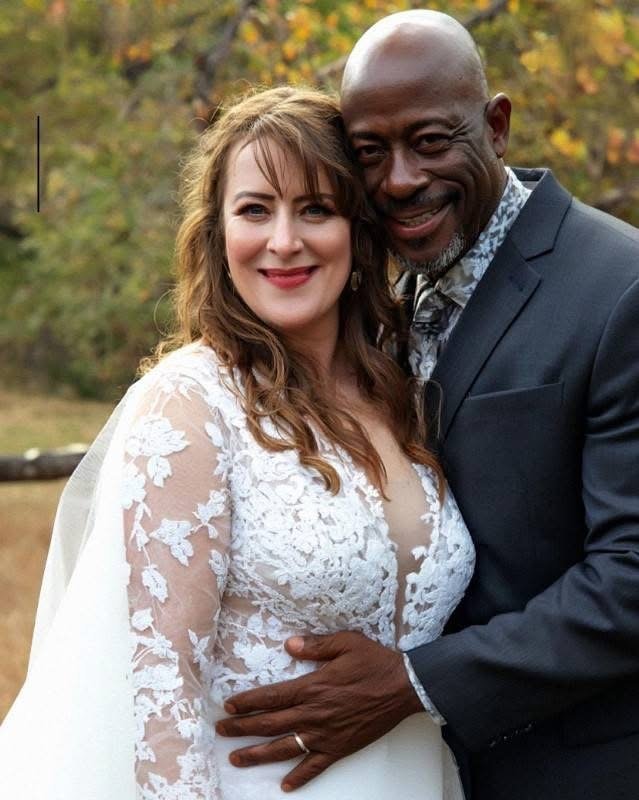 Ich heiratete den Freund meines Vaters. In unserer Hochzeitsnacht war ich fassungslos, als er sagte: „Es tut mir leid. Ich hätte es dir vorher sagen sollen.“